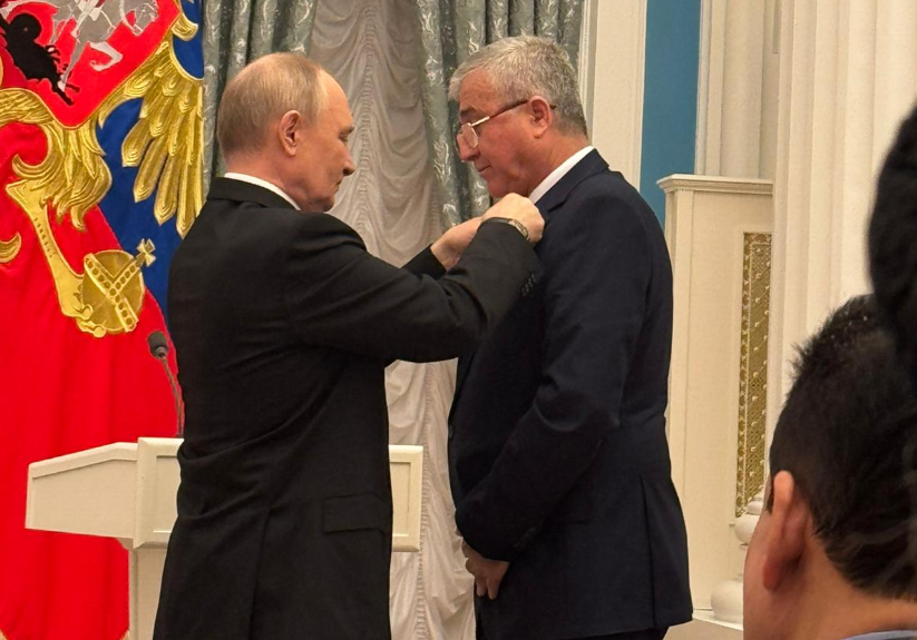 القنصل أمين صفية يتسلم من الرئيس بوتين وسام الصداقة الروسي الرفيع